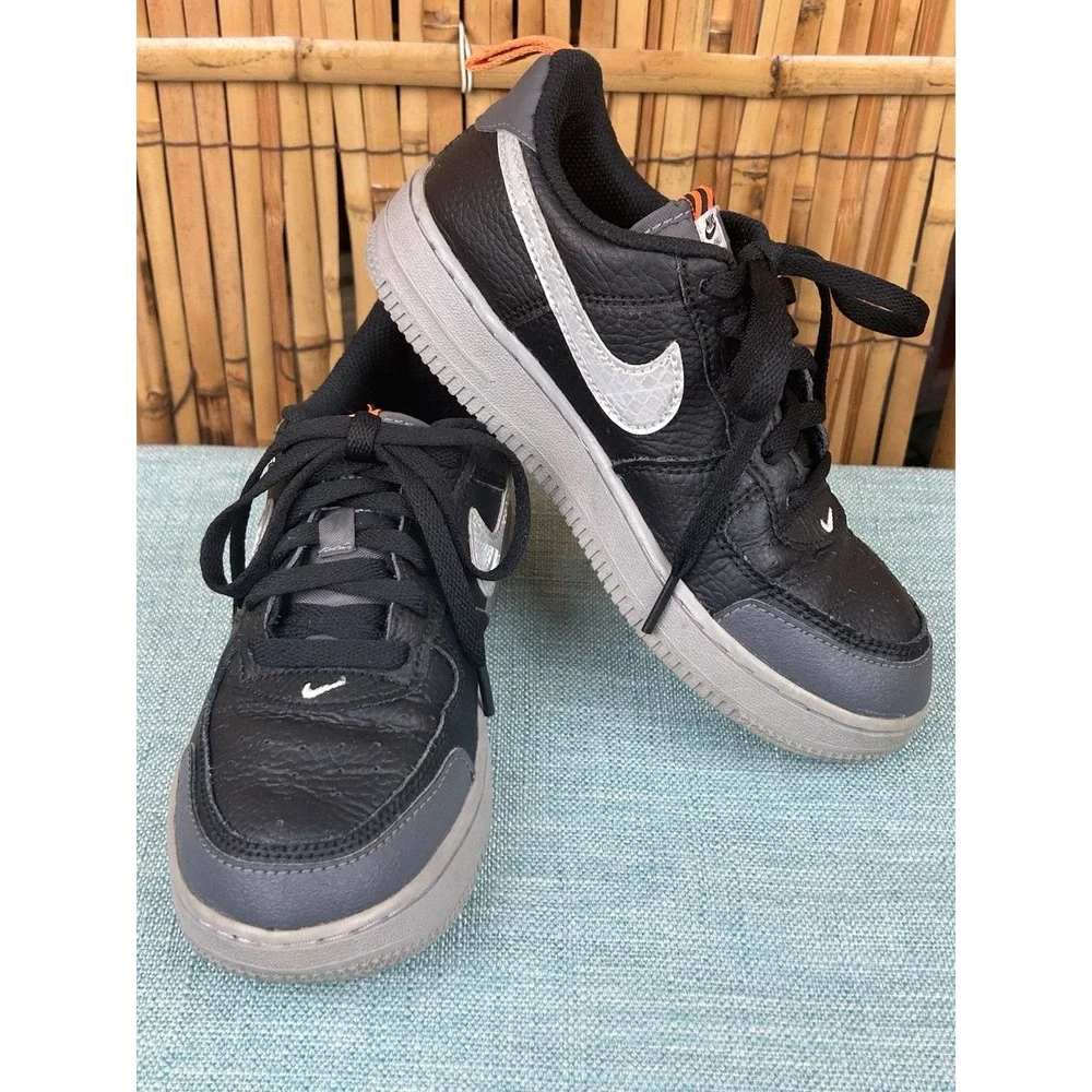 NIKE AIR FORCE 1 LV8 2 
